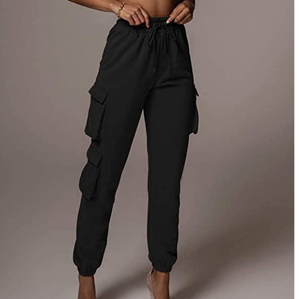 NWOT Black Cargo Sweatpants